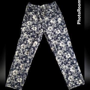 Woman's New York Jones jeans floral size 8